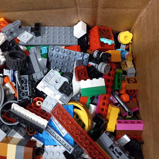 8.7LB Bulk Lot of LEGO Assorted Bricks & Pieces image number 3