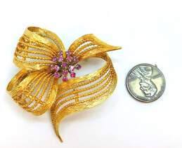 Vintage 18K Gold Ruby Flower Cluster Textured Abstract Ribbon Brooch 23.0g alternative image