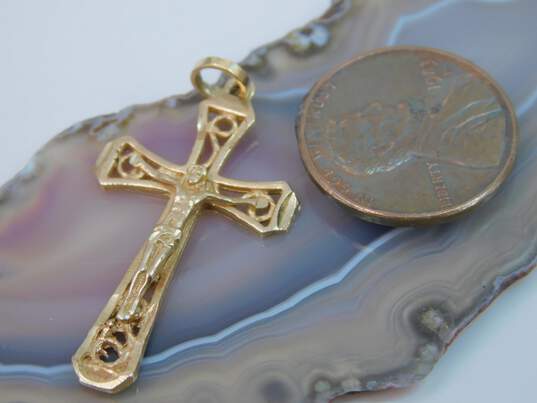 14K Yellow Gold Ornate Filigree Crucifix Cross Pendant 2.0g image number 6