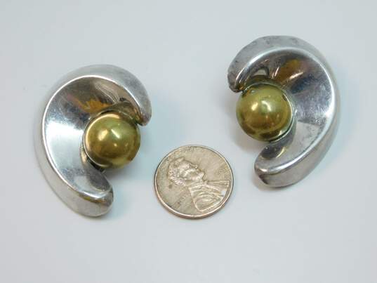 Taxco Mexico 925 & Brass Modernist Dome & Ridged Crescent Chunky Clip On Earrings 16g image number 3