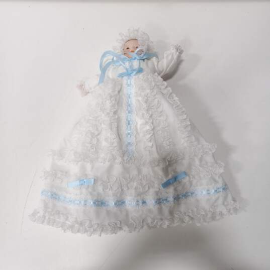 Linda C. '88 Porcelain 9.5 inch Doll image number 6
