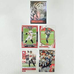 5 Tom Brady Football Cards Patriots Buccaneers alternative image