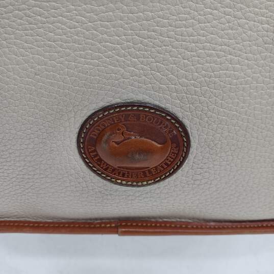 Vintage Dooney & Bourke Beige/Brown Leather Crossbody Bag image number 2
