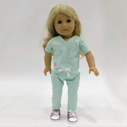 American Girl Lanie Holland 2010 GOTY Doll W/ Petite Party Playset & Accessories alternative image