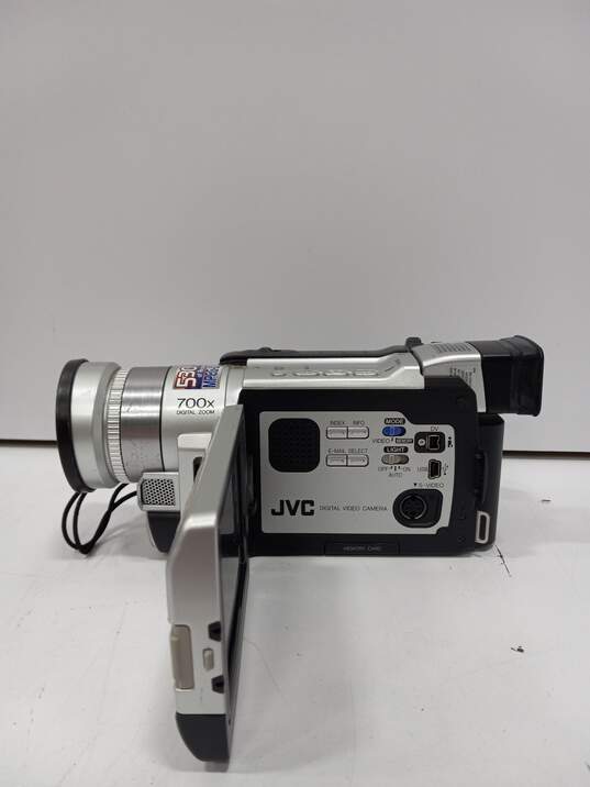 Vintage JVC Digital Camera w/Case and Accessories image number 3