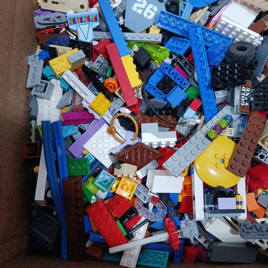 9.5lb Lot of Assorted Lego Building Bricks and Pieces image number 4