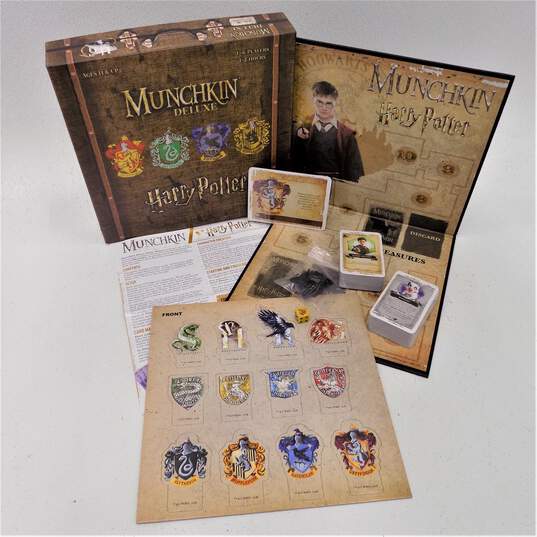 Harry Potter Munchkin Deluxe Board Game image number 1