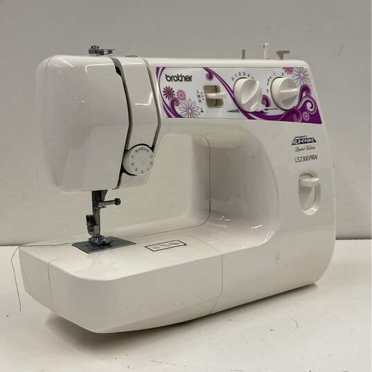 Brother Sewing Machine Project Runway Limited Edition LS2300PRW image number 3