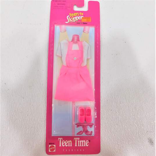Mattel Barbie Teen Skipper Teen Scene Time Lookin Lively Fashions 68028 2595 image number 1