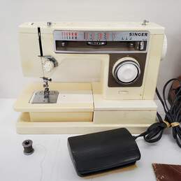 Singer 6110 Sewing Machine w/ Pedal & Bag - Parts/Repair Untested alternative image