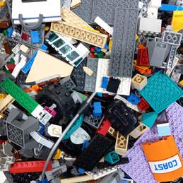 Bundle of 5.5lbs of Assorted Lego Building Bricks alternative image