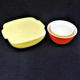 Vintage Pyrex Yellow 2.5 Qt. Hostess Dish w/ Red & Yellow Mixing Bowls