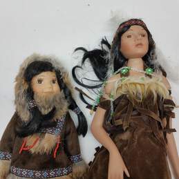 Vintage Set of 2 Inuit Mother & Daughter Porcelain Dolls alternative image