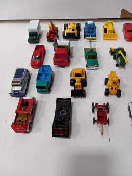 Bundle of Assorted Die Cast Cars & Trucks alternative image