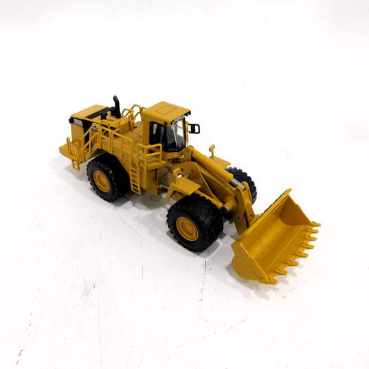 Norscot Caterpillar Cat 992G Wheel Loader 1:50 Scale DieCast image number 1