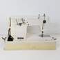 Good Housekeeper Sewing Machine with Cover Hood image number 6