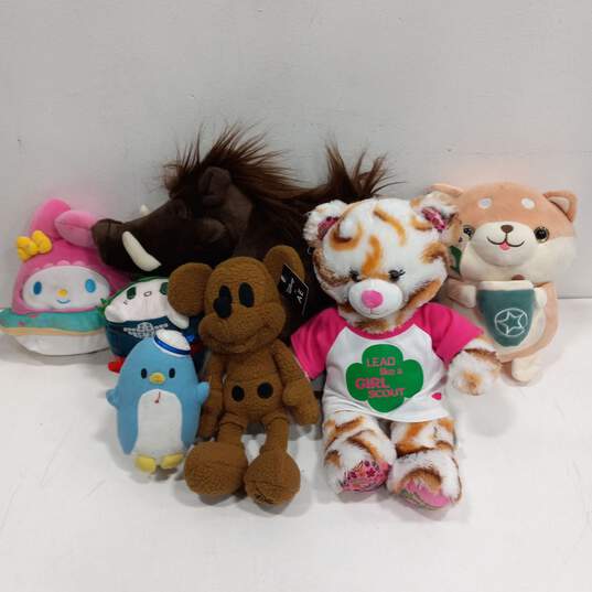 Bundle of 7 Assorted Plush Toys image number 1
