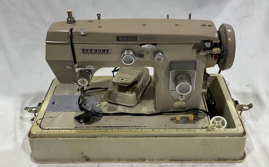 Singer Sewing Machine image number 4