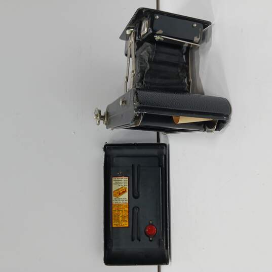 Black Vintage Jiffy Six-20 Camera w/ Leather Case image number 3