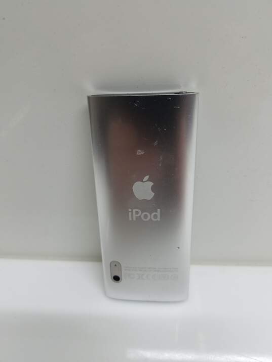 Apple iPod Nano 4th Generation 8GB Silver MP3 Player image number 2