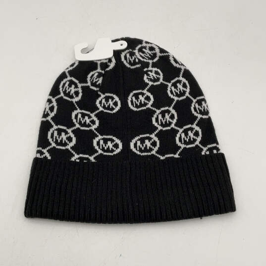 NWT Womens Black White Knitted Signature Print Beanie Hat One Size image number 2