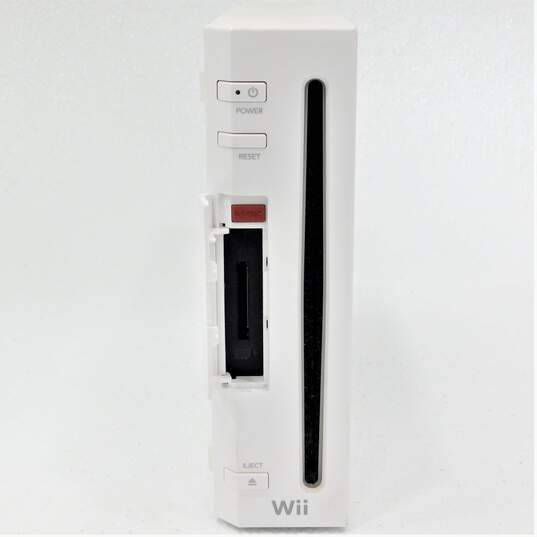 Nintendo Wii With 2 Games, 4 Controllers, 4 Nunchucks Just Dance 2017 image number 2