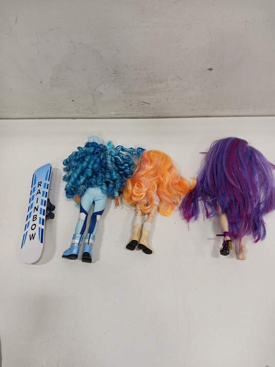 Bundle of 3 Assorted Rainbow High Dolls with Snowboard image number 2