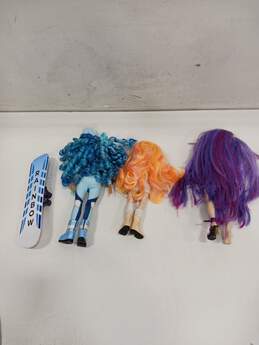 Bundle of 3 Assorted Rainbow High Dolls with Snowboard alternative image