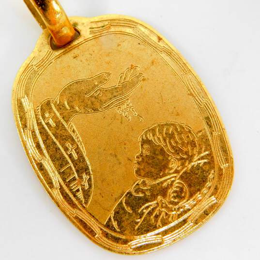 18K Yellow Gold Religious Baptism Etched Oval Pendant 3.6g image number 2