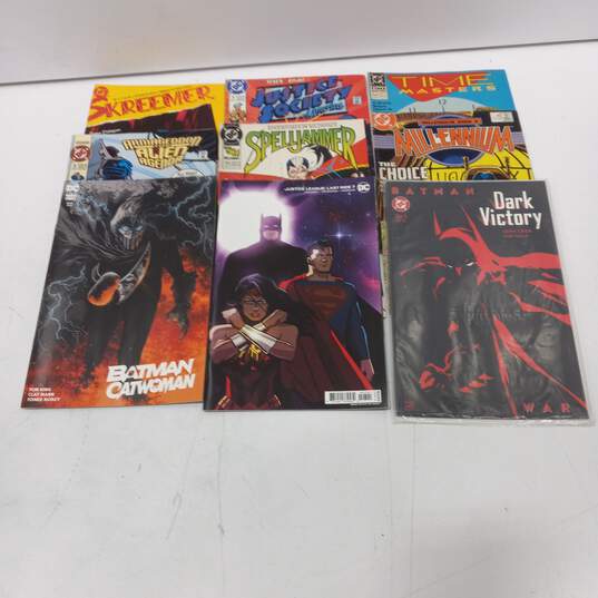 Lot of 9 Assorted DC Comic Books image number 1