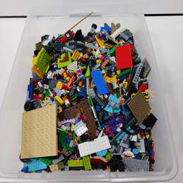 10lbs Of Assorted Lego Parts & Pieces alternative image
