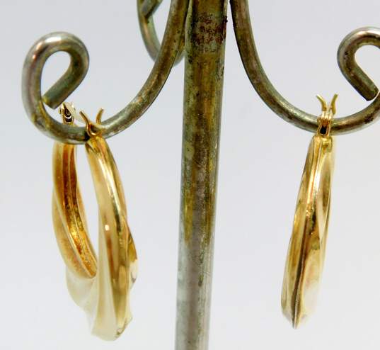 14K Yellow Gold Rippled Hoop Earrings 2.9g image number 3