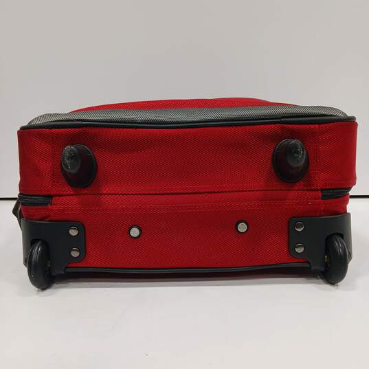 Swiss Tech Red Carry On Bag image number 4