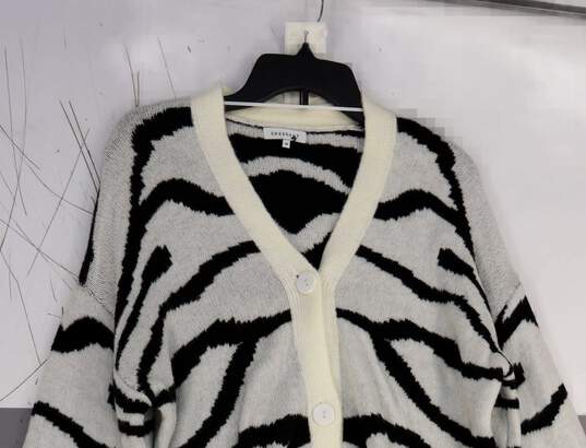 Womens Black White Long Sleeve Button Front Cardigan Sweater Size Medium image number 3