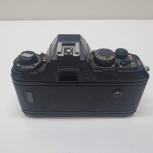 Nikon N2000 35mm Film SLR Black Camera Body without Lens For Parts/Repair image number 5