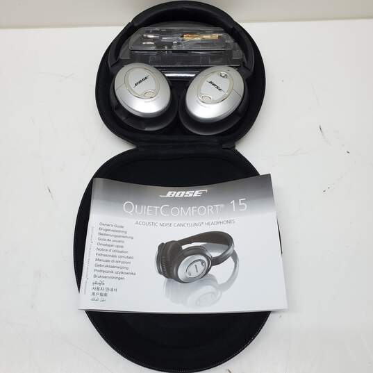 Bose QC15 Acoustic Noise Cancelling Headphones in Case image number 2