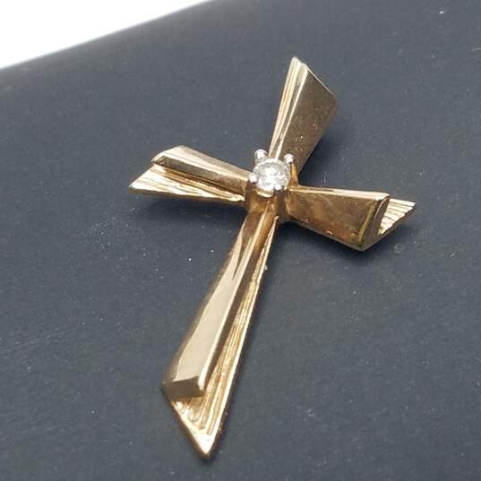 P 10K Gold Diamond Cross Pendant 1.8g image number 2