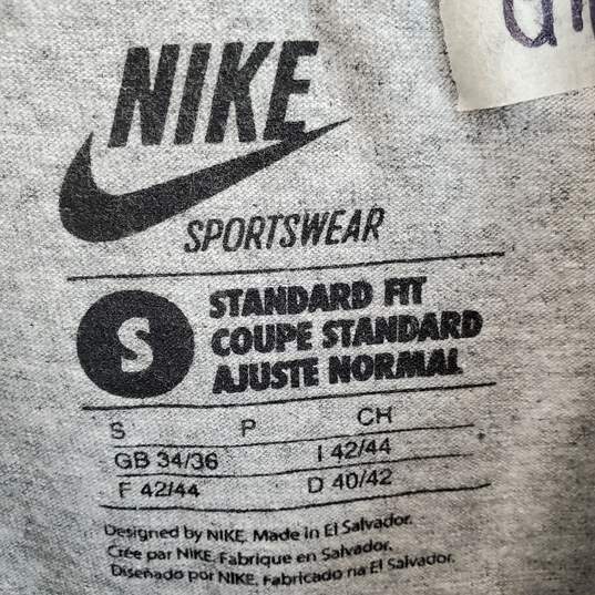 Gray Nike t shirt with autograph S image number 3