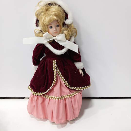 Vintage Pair of Porcelain Dolls w/Clothing image number 4