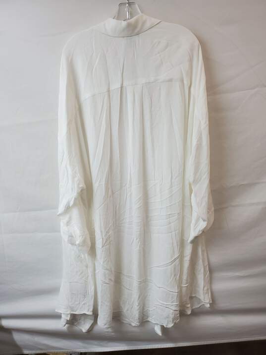 Torrid White Crinkle Gauze Shirt Kimono Size 3 image number 2