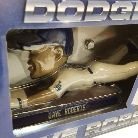 Bobblehead LA Dodgers 2022 Dave Roberts and Hyun-Jin Ryn Collection Bundle image number 7