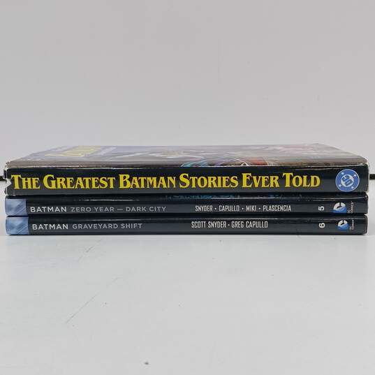 Bundle of 3 Assorted Hardcover Batman Graphic Novels image number 1