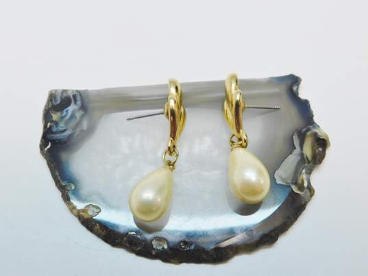 Vintage Crown Trifari Goldtone Faux Pearl Teardrop Drop Post Earrings 3.4g image number 1