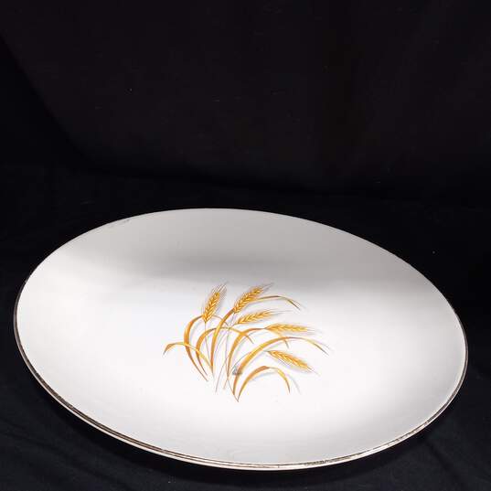 Bundle of 7 Homer Laughlin Golden Wheat White & Gold Tone Trim Ceramic Plates w/2 Matching Bowls and Serving Platter image number 2