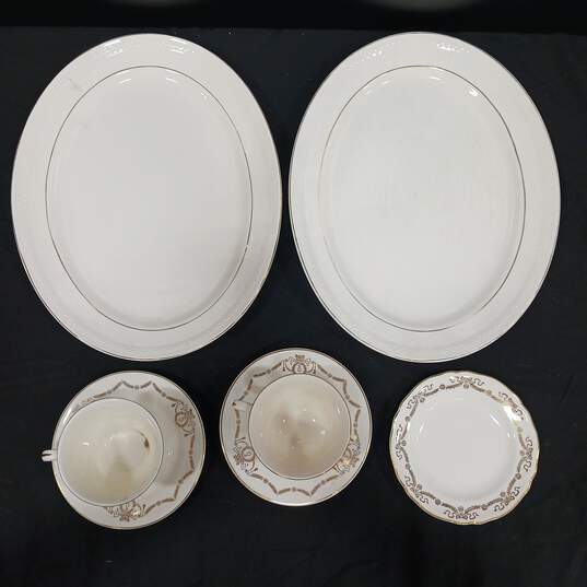 Crown Potteries Co. China Set image number 2