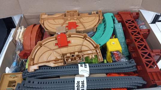 Thomas & Friends Trains & Cranes Super Tower Playset image number 1