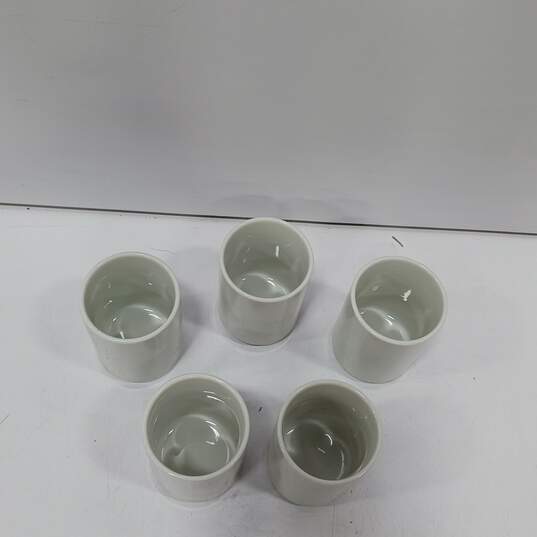Set of 5 Japanese Geisha Design Porcelain Geisha Sake/Tea Cups image number 7