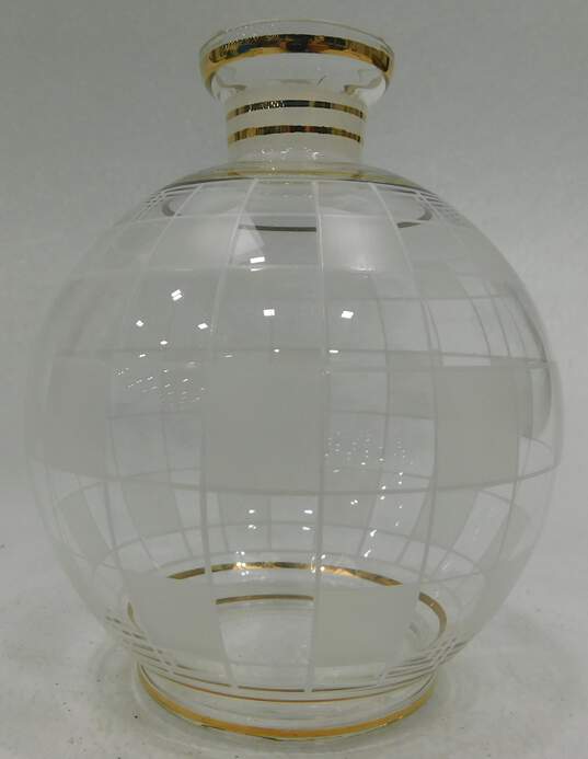 Vntg Small White Checkerd Gold Tone Trim Glass Decanter W/ 4 Shot Glasses image number 3