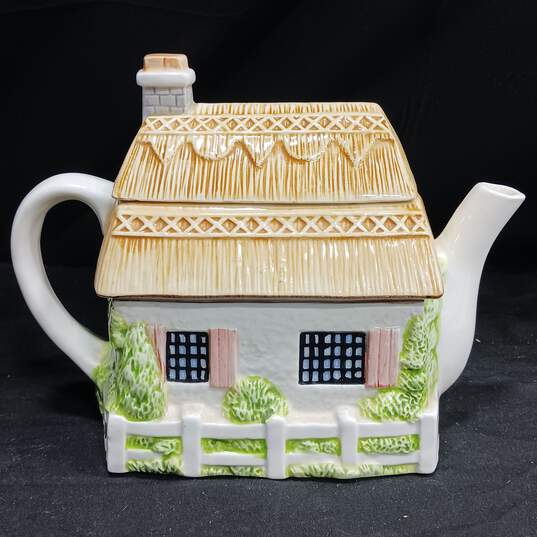 The Village Collectible Tea Pot w/ Lid image number 1