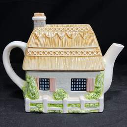 The Village Collectible Tea Pot w/ Lid